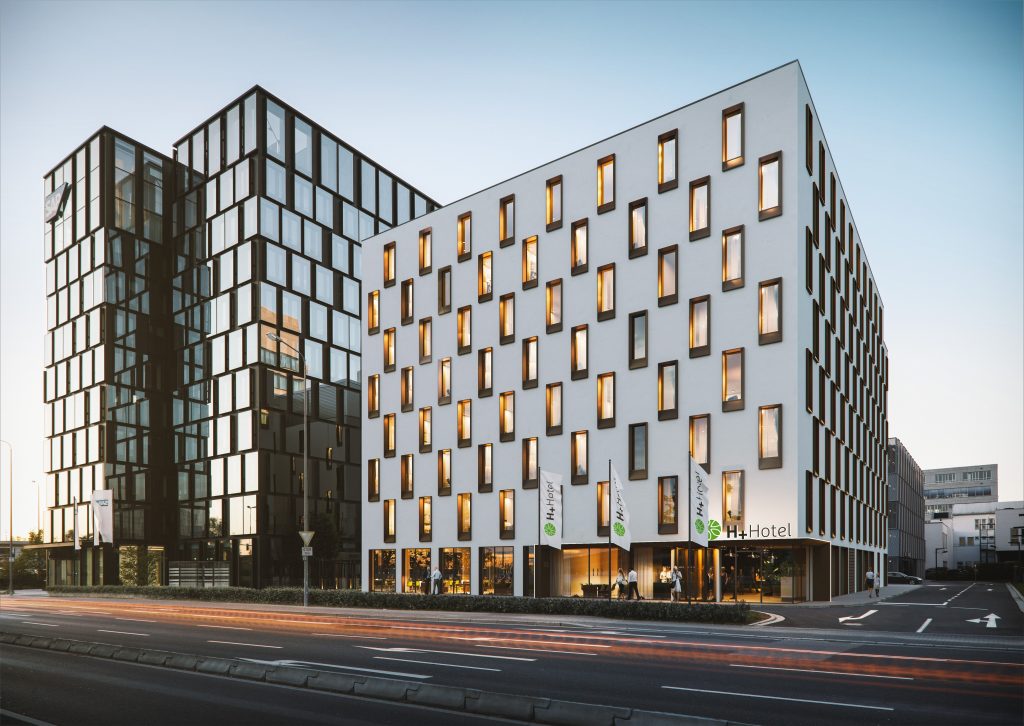Baugenehmigung erteilt: OFB und Groß & Partner beginnen Bau des H+ Hotels in Eschborn
