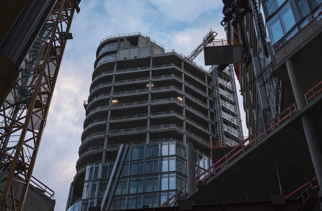 FOUR Frankfurt: Rohbau des ersten Turms T4 fertiggestellt