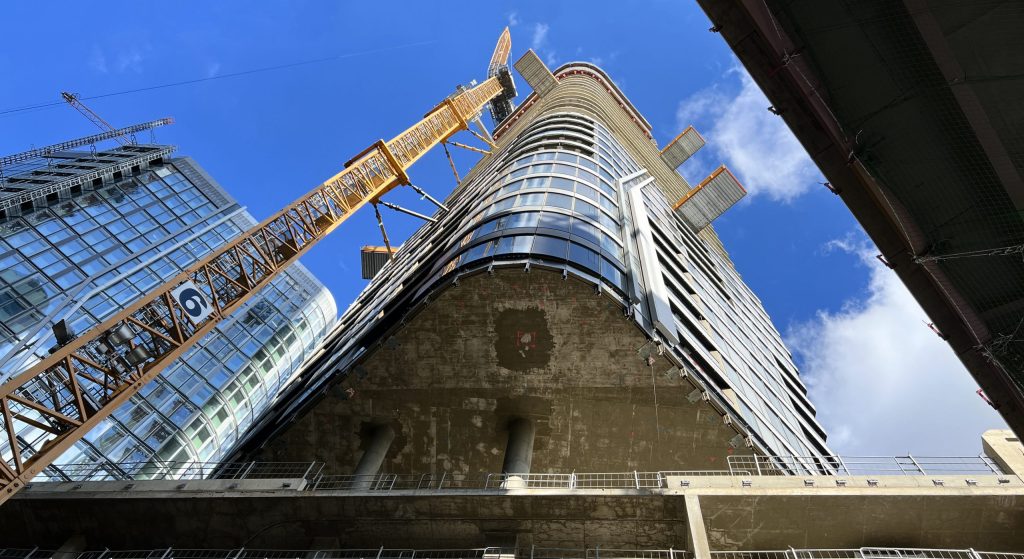 FOUR Frankfurt: Rohbau des Wohnturms T3 ist fertiggestellt
