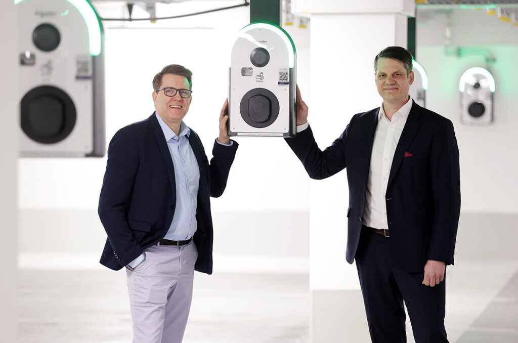 Chargemaker statten FOUR Frankfurt mit Ladesäulen aus